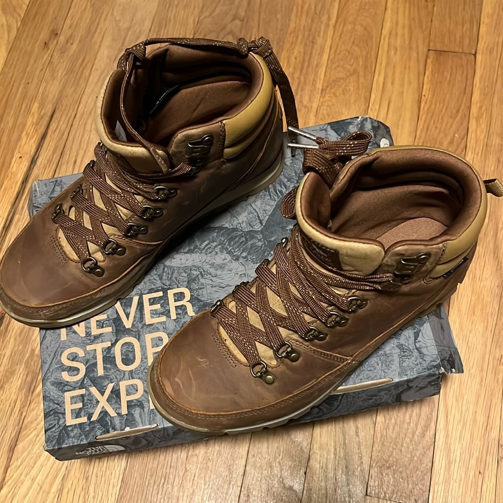 North Face Mens Back to Berkeley Brown leather rain/snow boots size 8.5.